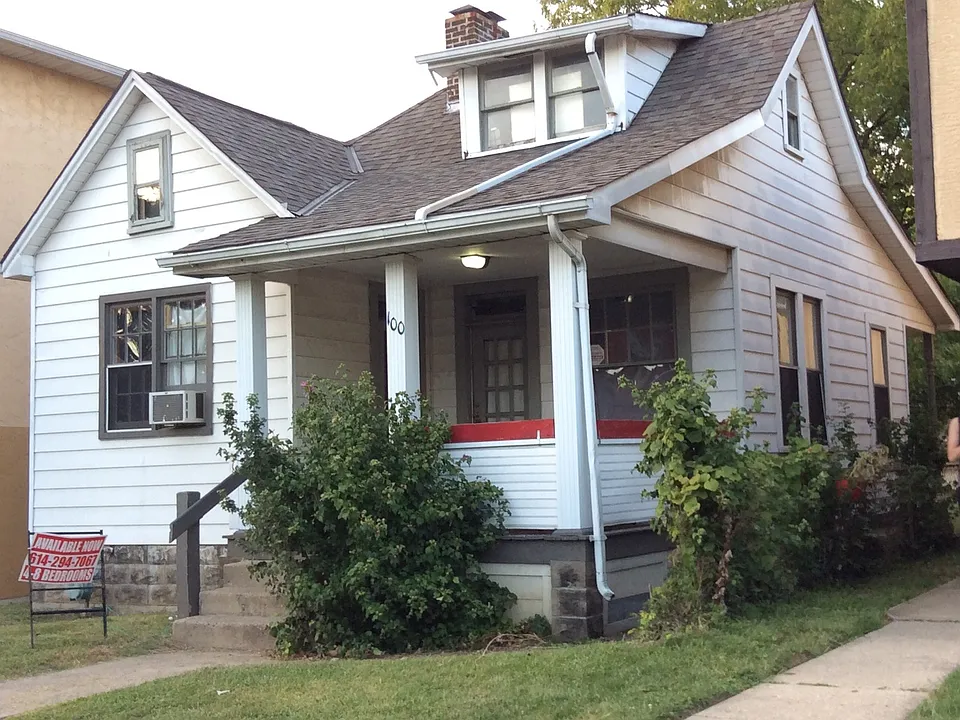 100 W Norwich Ave