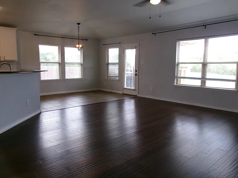 5727 Mountain Hollow Dr — Photo 7