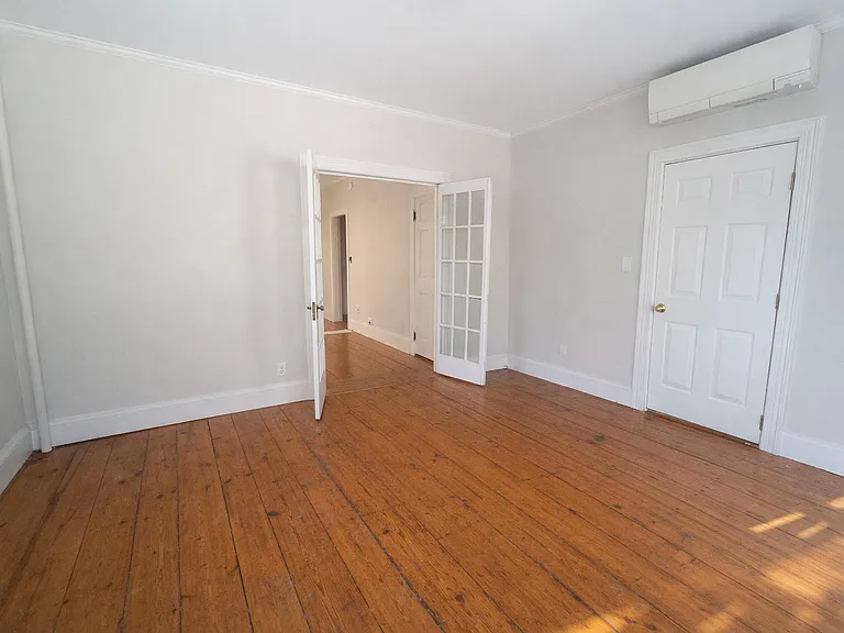 172 E Main St — Photo 3