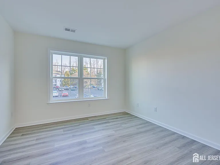 1223 Waterford Dr — Photo 10