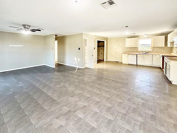 3rd image of 108 Madewood Pl