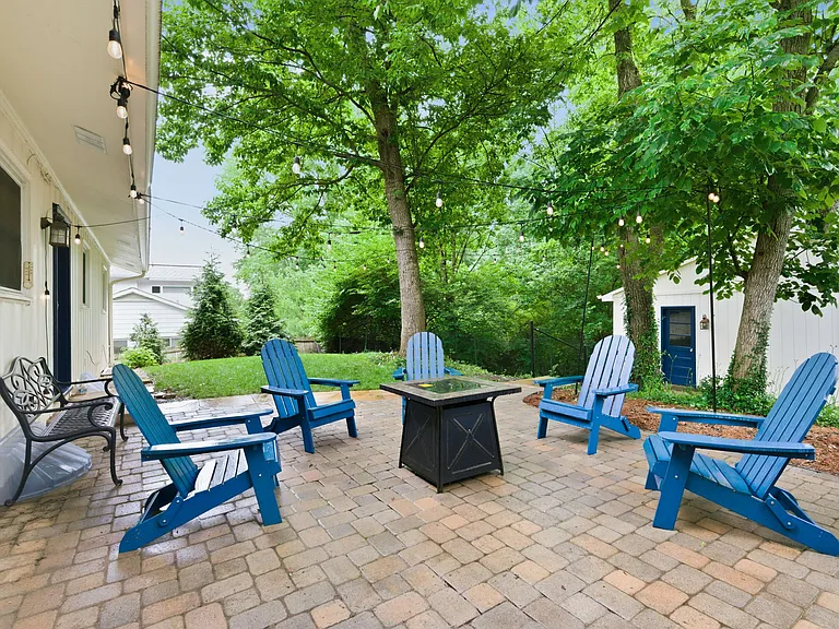 1204 Forest Ct — Photo 28