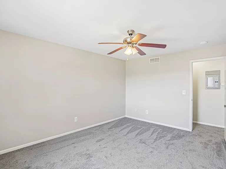 Rivercrest Apartments — Photo 107
