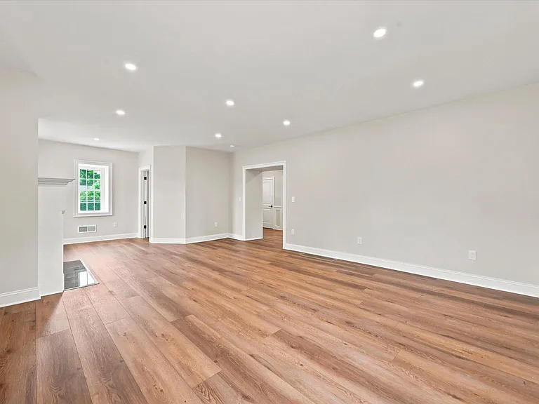 1512 Naamans Creek Rd — Photo 15