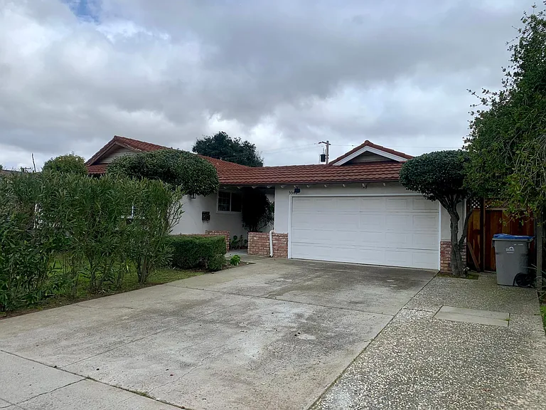 5540 Harwood Rd — Photo 2