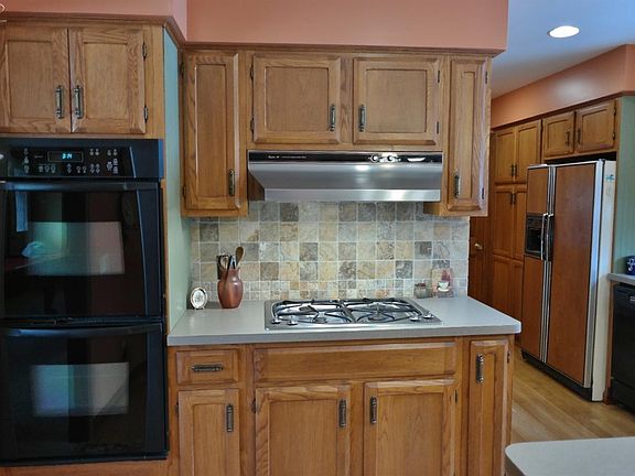 4th image of 1289 Lake Valley Dr