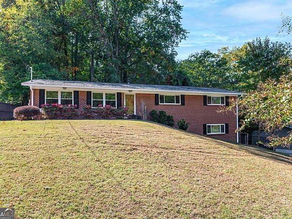 2nd image of 2617 Cove Cir NE