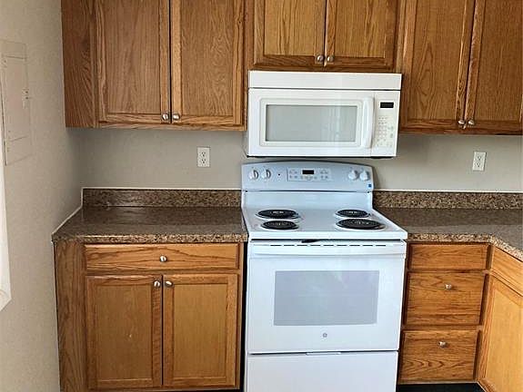 2nd image of 403 Mountain View Pl