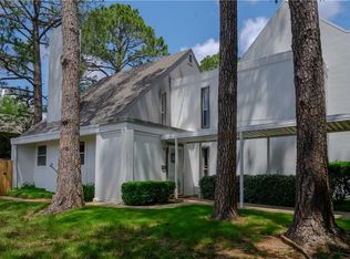 414 Hollyhill Ln, Denton, TX 76205