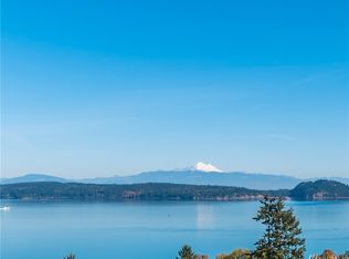 611 Birch St, Oak Harbor, WA 98277