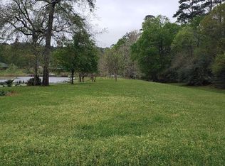 2 Wildwood Lake Dr, Huntsville, TX 77340