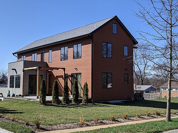 3rd image of 8900 Comstock Dr