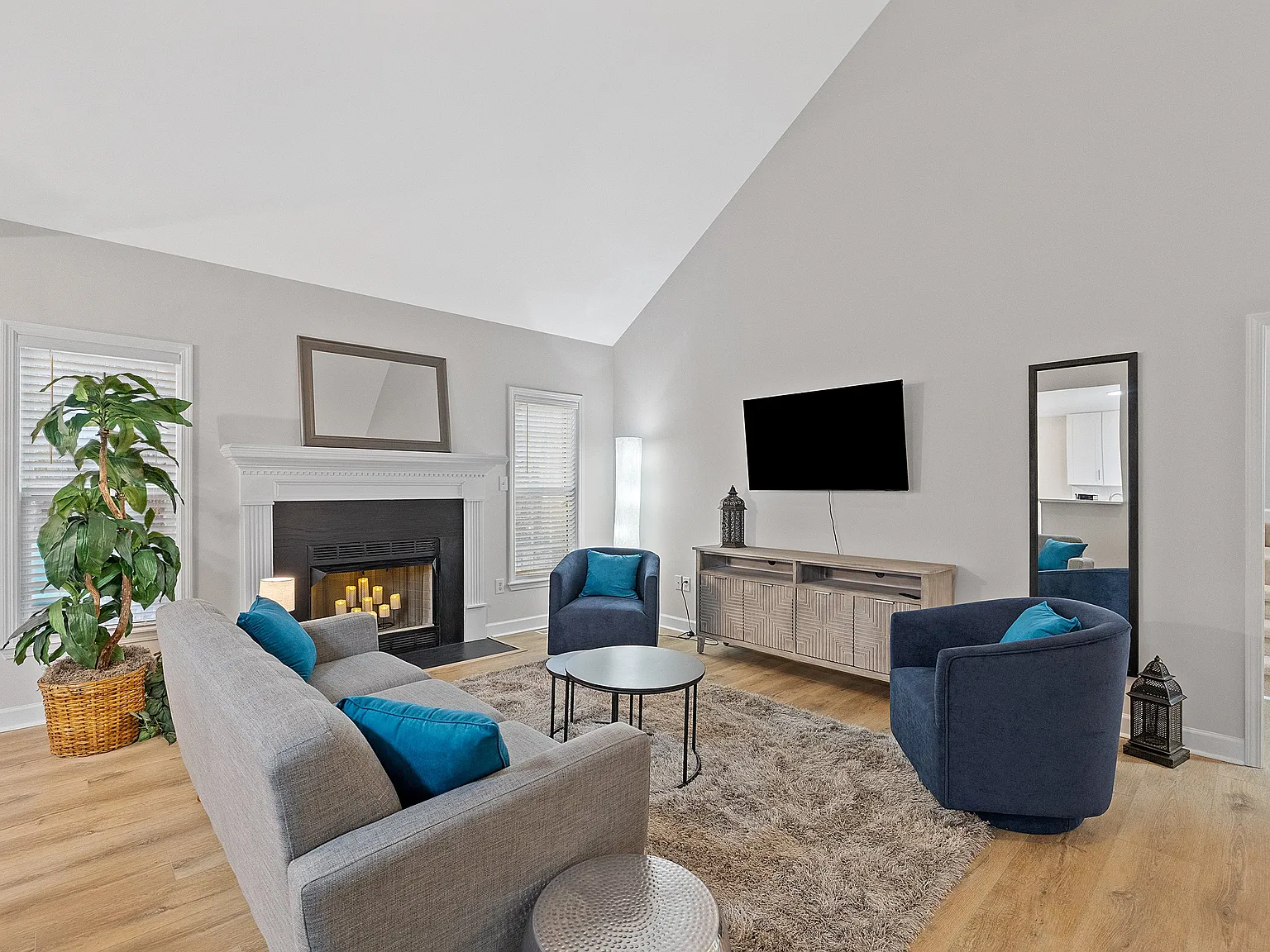 3 bed, 1410 sqft, $2,700 — Photo 1