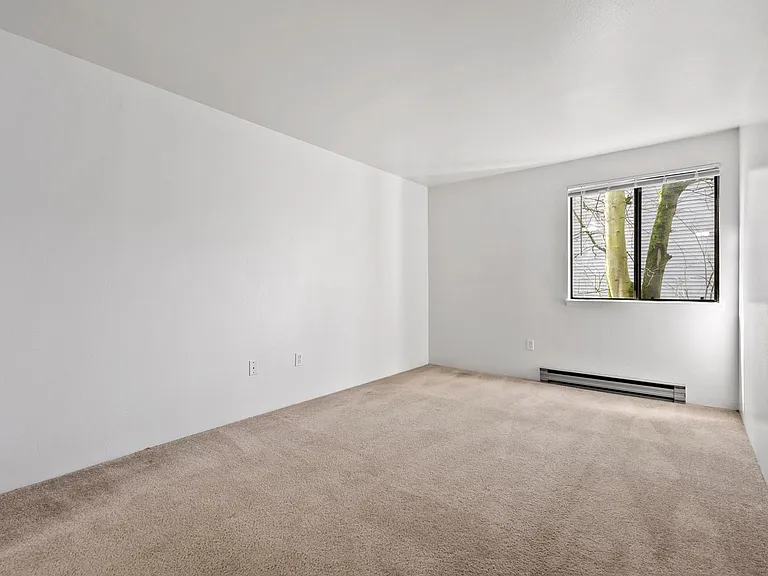 Michelle Apartments — Photo 33