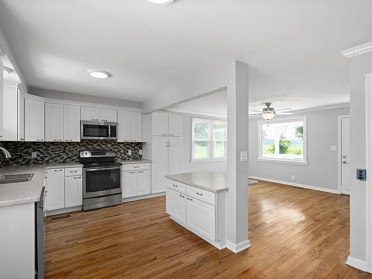 4151 Chapel Hill Rd — Photo 8