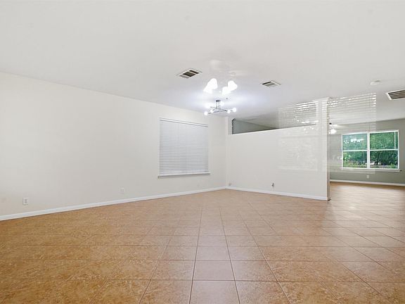 5th image of 1806 Carriage Hills Trl