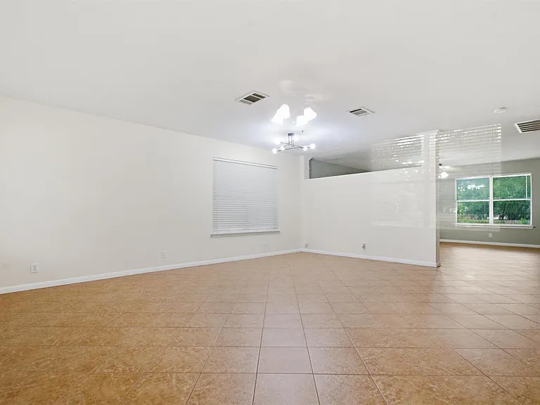 1806 Carriage Hills Trl — Photo 5