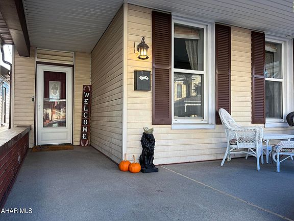 4th image of 2817 Oak Ave