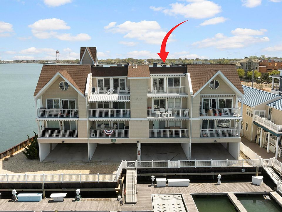 1st image of 1415 Harbor Ln APT 301