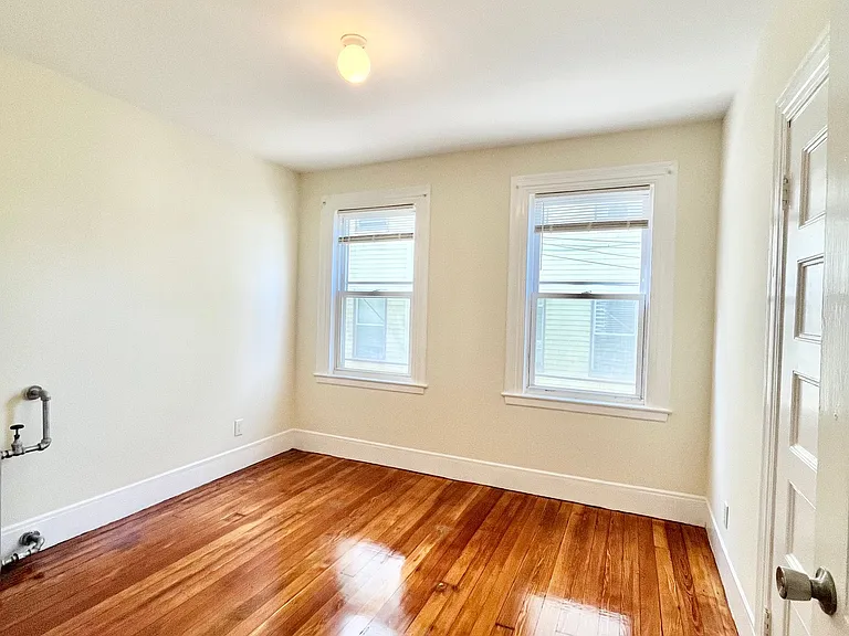 300 Summit Ave #1 — Photo 8