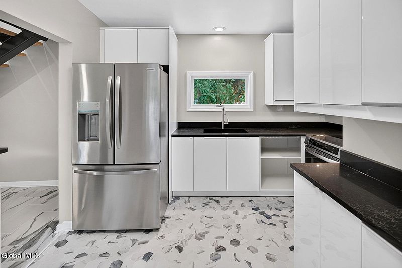 3rd image of 3 Ellsworth Place