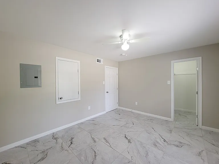 COURTYARD PARK APARTMENTS — Photo 12