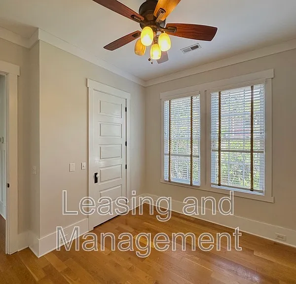 76 Alberta Ave — Photo 24