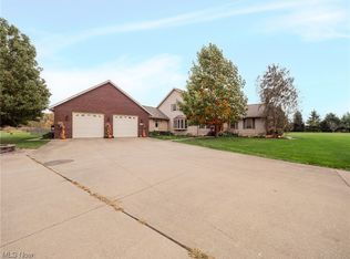 7191 Baumhart Rd, Amherst, OH 44001