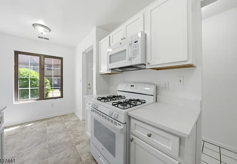 11 Deer Hill Ct — Photo 8