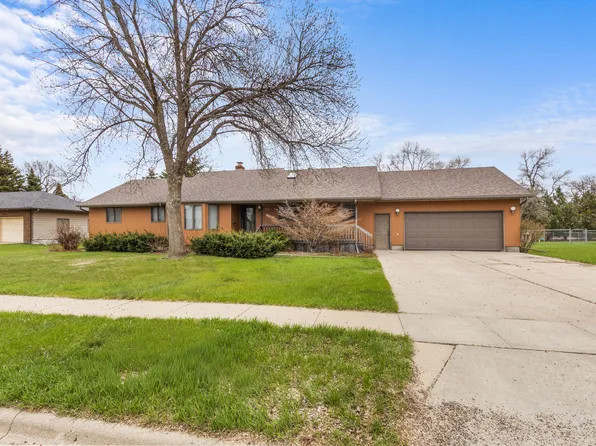 1402 N Arch St, Aberdeen, SD 57401