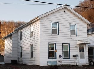 171 Valley St, Lansing, IA 52151