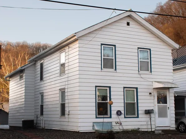 171 Valley St, Lansing, IA 52151