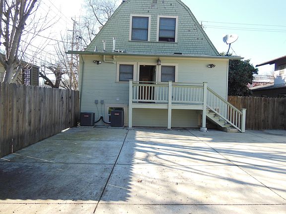 2nd image of 715 1/2 20th St