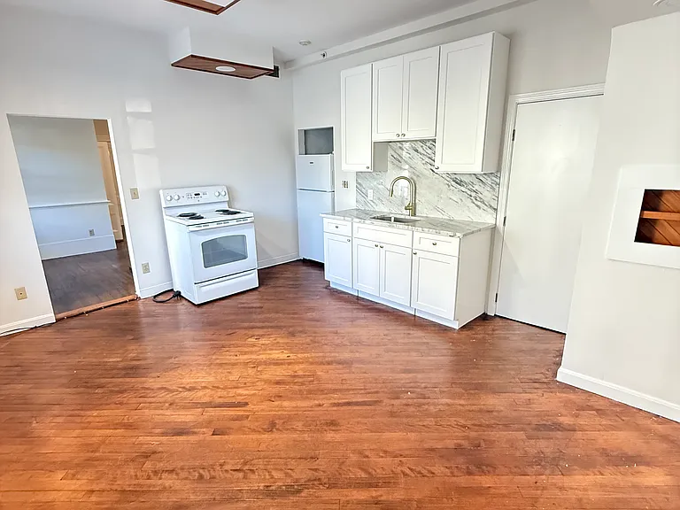313 Essex St #105 — Photo 7