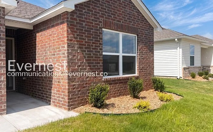 6680 Hollywood Ave — Photo 2
