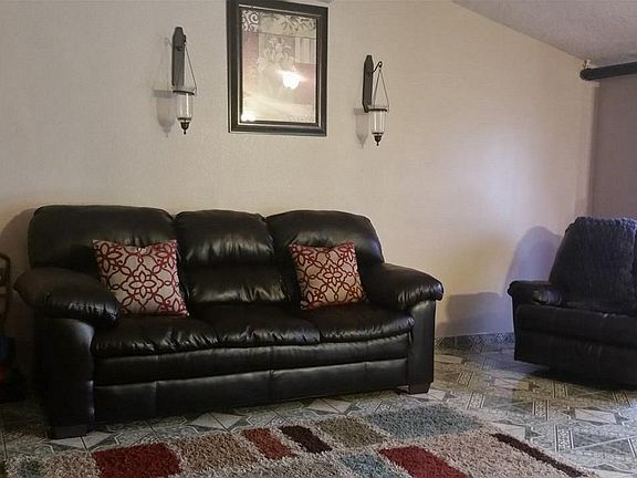 2nd image of 422 Kelsey Way NE