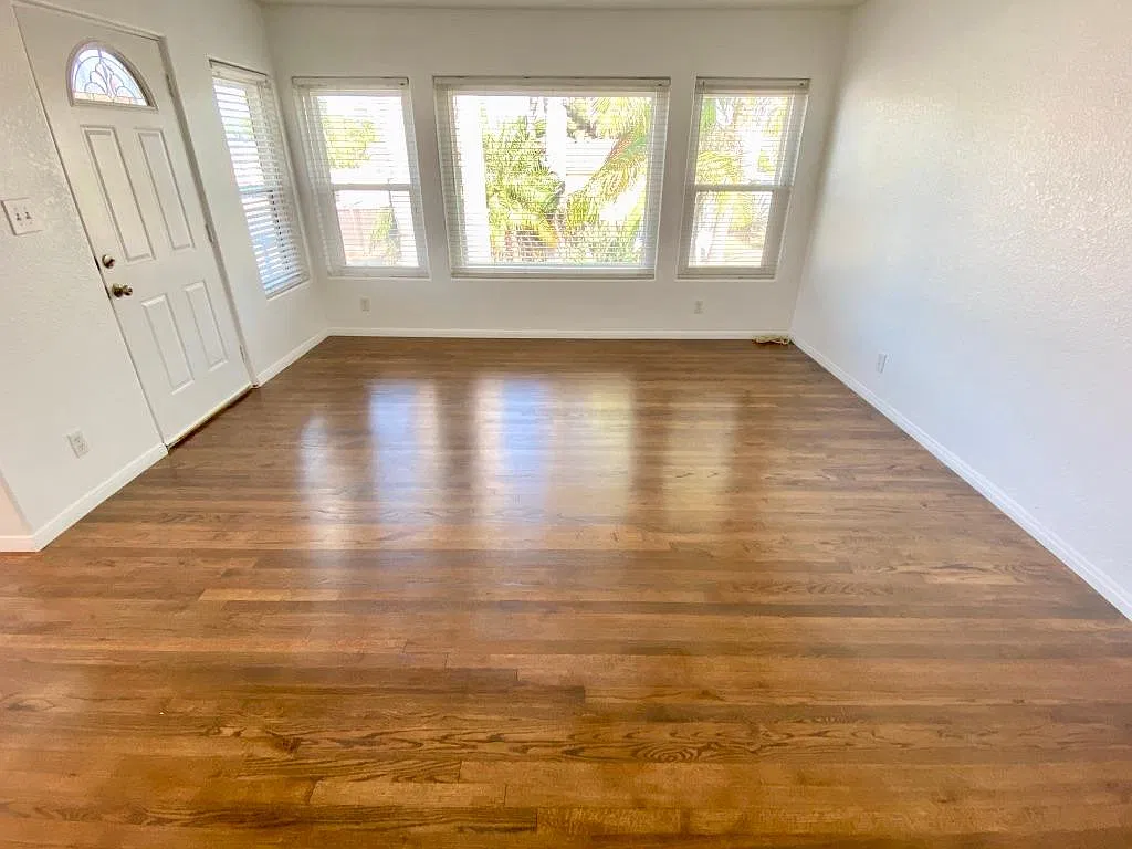 3 bed, 1250 sqft, $3,395 — Photo 3