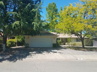 878 Deodara Ct, Grants Pass, OR 97527