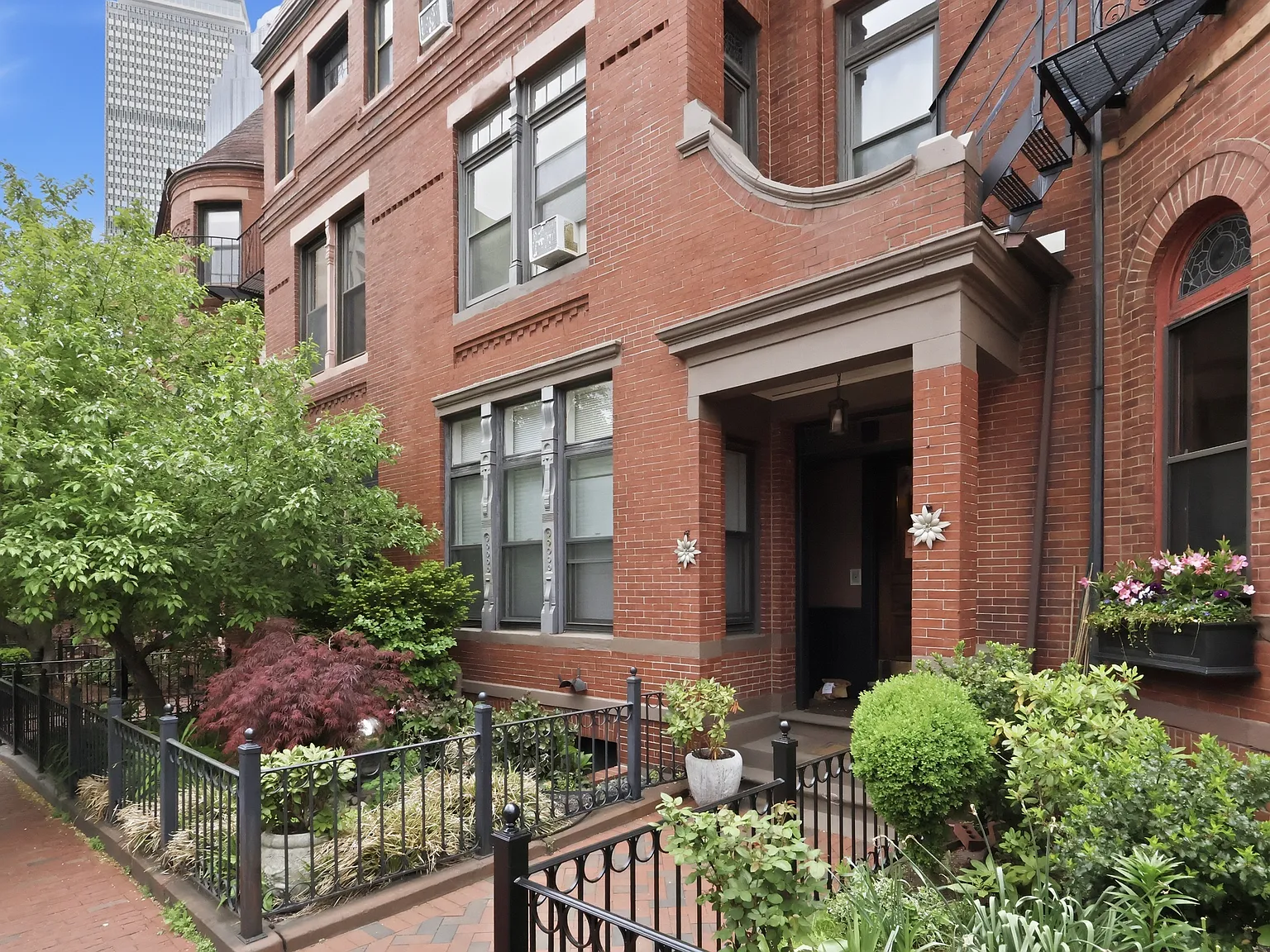 Studio, 450 sqft, $2,300 — Photo 1