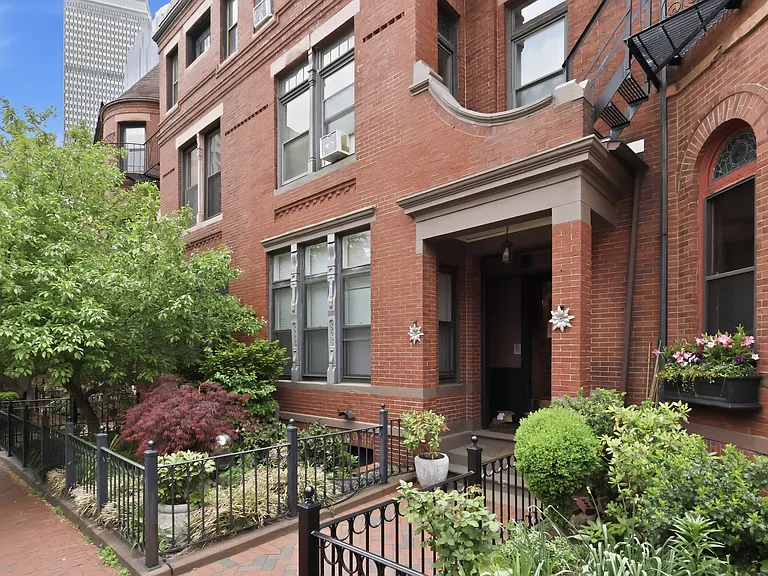 241 W Newton St #3 — Photo 1
