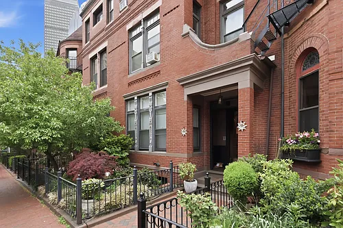 241 W Newton St #3 Photo 1
