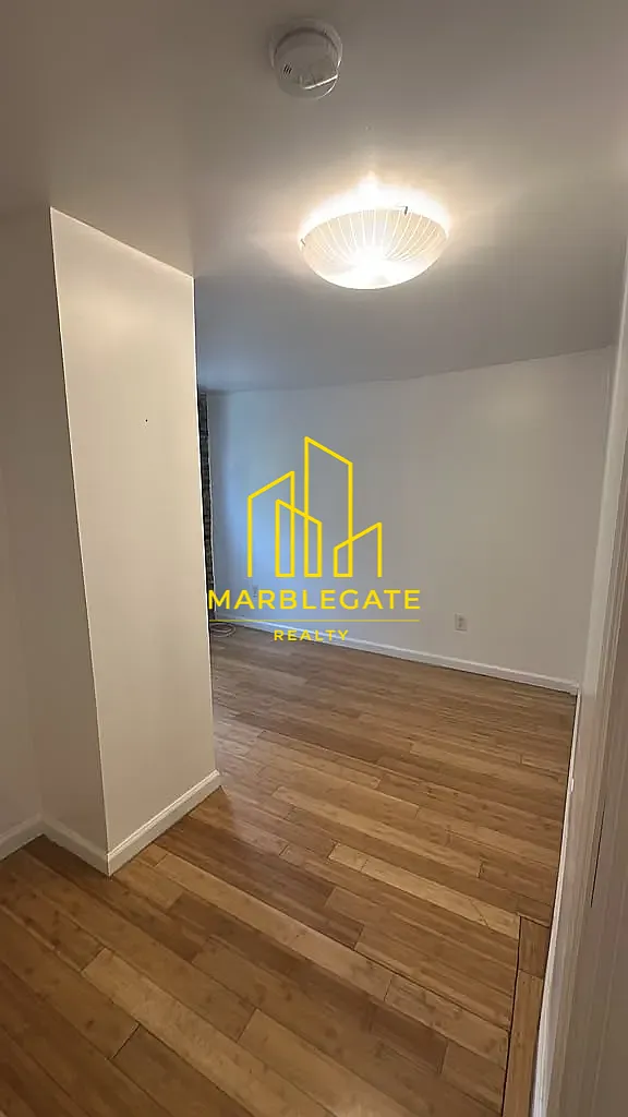 3 bed, 1050 sqft, $2,750 — Photo 4