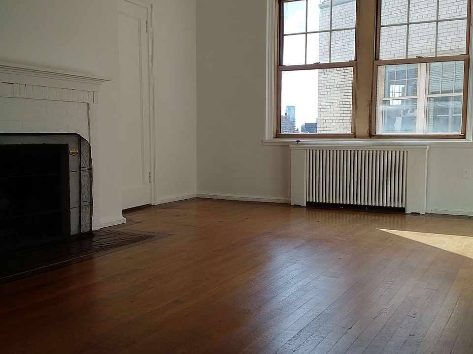 1st image of 2 Horatio St APT 17D