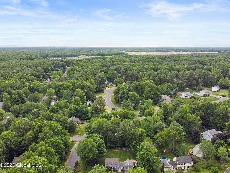 4th image of 515 Acland Boulevard