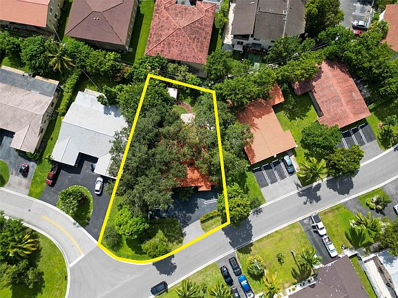 4th image of 8000-8002 NW 37th Drive