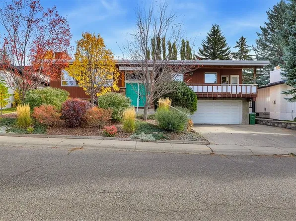 76 W Clarendon Rd NW, Calgary, AB T2L 0P3