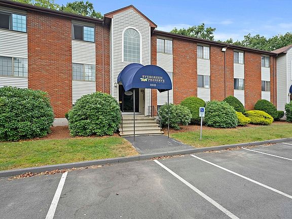 3rd image of 1810 Skyline Dr Unit 7