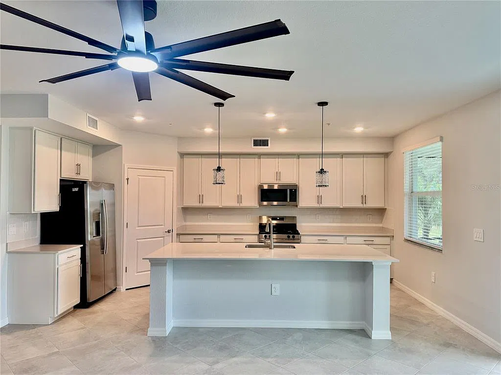 3 bed, 2.0 bath, 1800 sqft, $2,800 — Photo 4