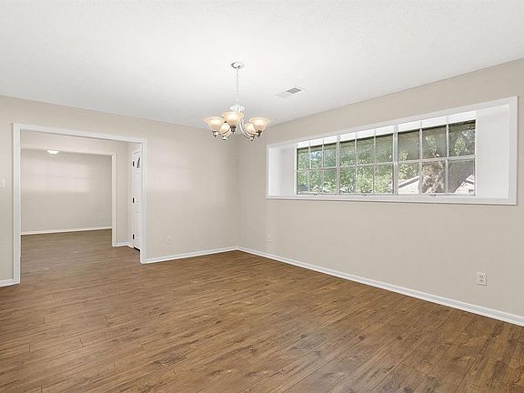 5th image of 2422 Straight Creek Dr