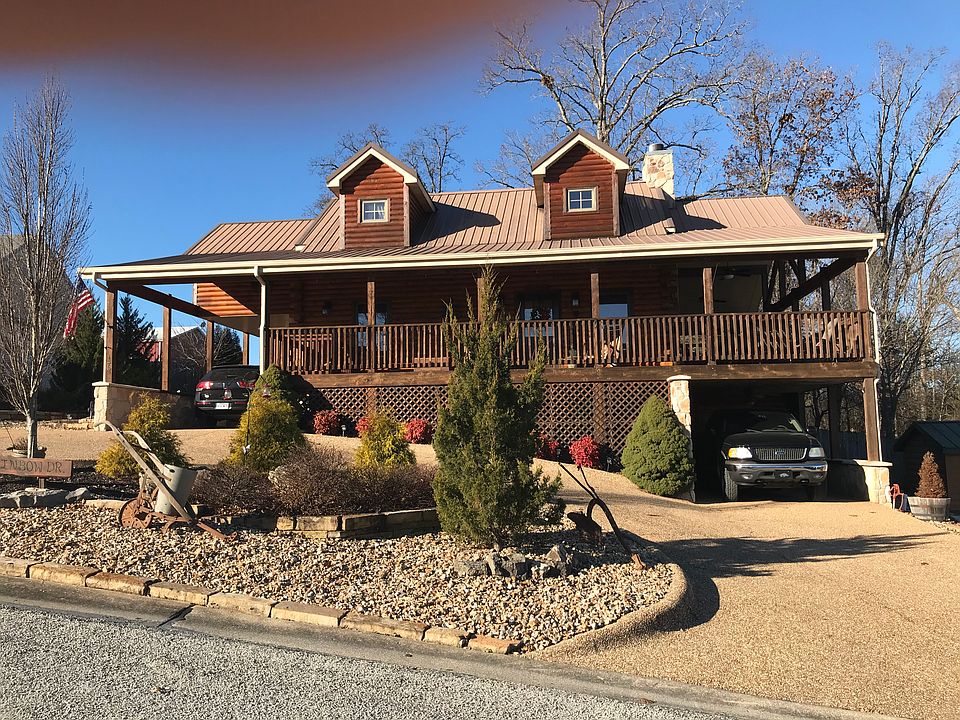 Beautiful Log Home!